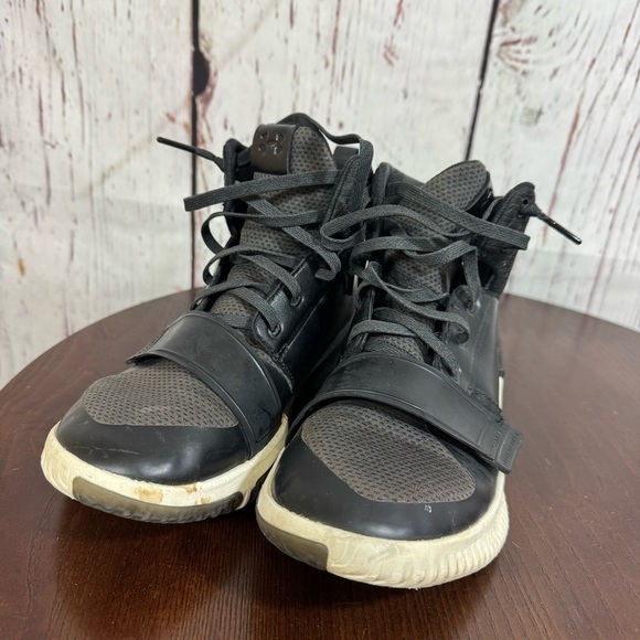 Under Armour High Top Volleyball Sneakers Women’s size 7 in black GUC - Picture 3 of 12